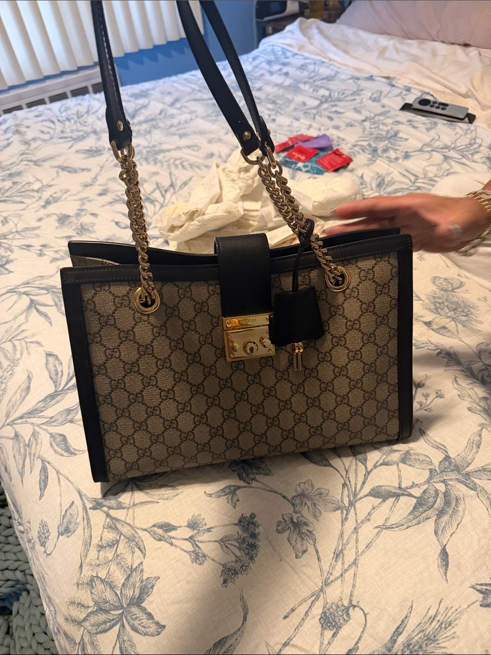 Gucci Beige GG Supreme Canvas Shoulder Bag with Black Trim & Gold Hardware